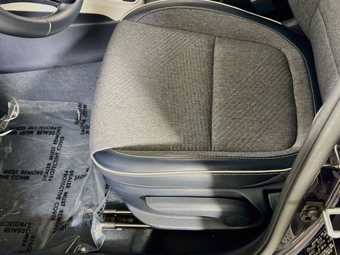 Used 2023 Hyundai Venue Limited image 19