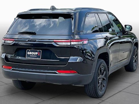 Used 2024 Jeep Grand Cherokee Altitude AWD/4WD image 13
