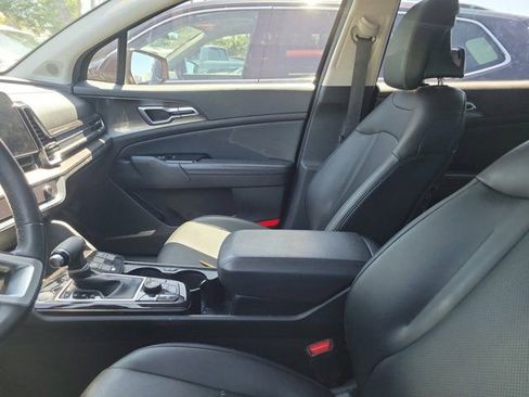 Used 2023 Kia Sportage EX image 5