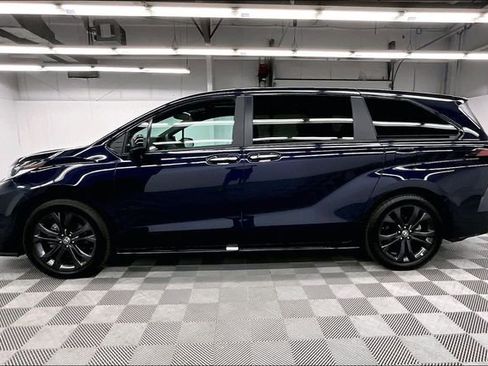Used 2025 Toyota Sienna XSE FWD image 14