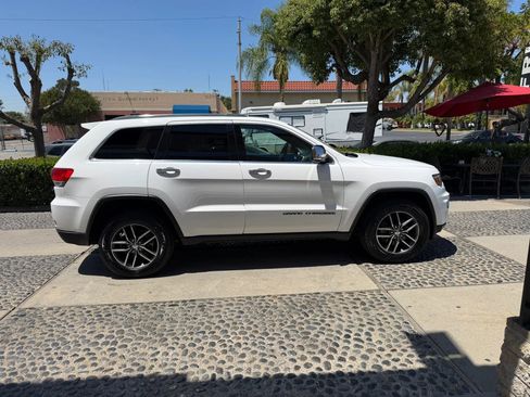 Used 2017 Jeep Grand Cherokee Limited w/ Luxury Group II AWD/4WD image 4
