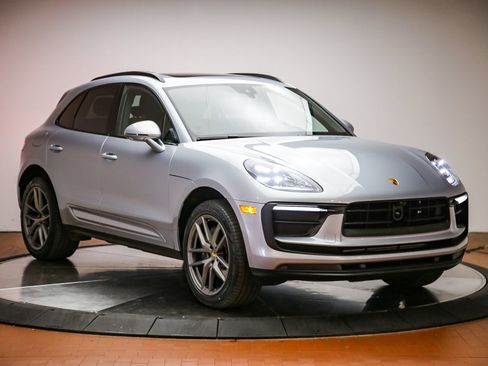Used 2023 Porsche Macan AWD/4WD image 9