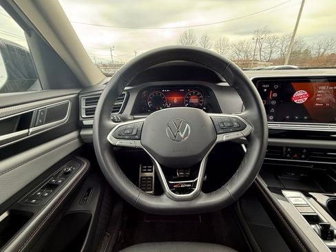 Used 2024 Volkswagen Atlas Peak Edition SE image 13