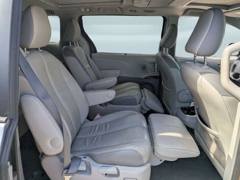 Used 2014 Toyota Sienna Limited w/ Limited Premium Package FWD image 15