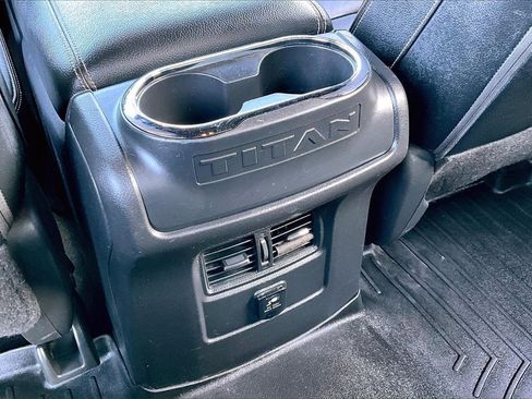 Used 2018 Nissan Titan SV image 11