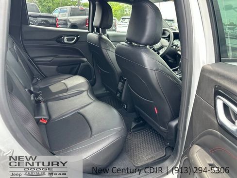 Used 2025 Jeep Compass Trailhawk AWD/4WD image 11