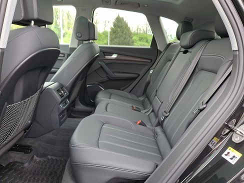 Used 2023 Audi Q5 2.0T Premium w/ Convenience Package image 9