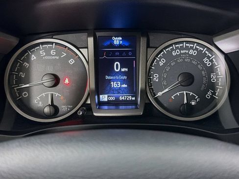 Used 2018 Toyota Tacoma SR5 RWD image 15