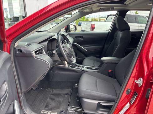 Used 2022 Toyota Corolla Cross LE w/ Moonroof Package AWD/4WD image 10