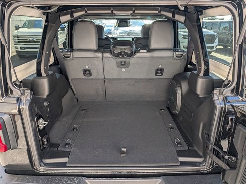 New 2026 Jeep Wrangler Unlimited Rubicon AWD/4WD image 7