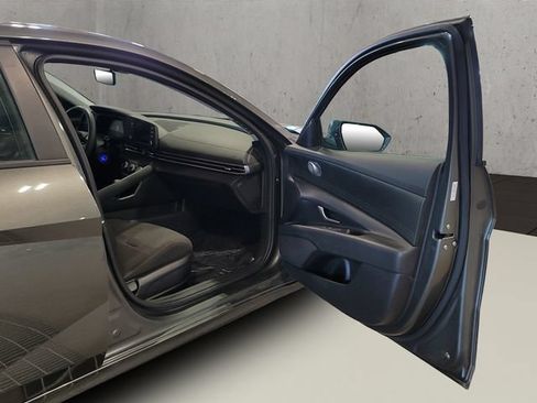 Used 2024 Hyundai Elantra SE FWD image 36