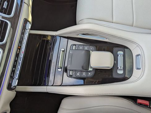 Used 2022 Mercedes-Benz GLS 450 4MATIC image 23