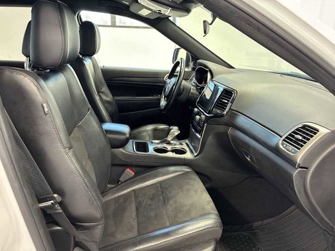 Certified 2021 Jeep Grand Cherokee Laredo X image 20