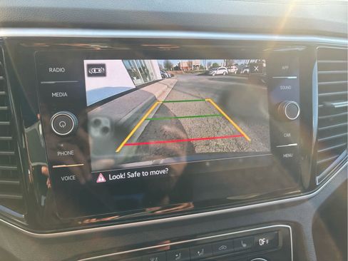 Used 2023 Volkswagen Atlas SE w/ Panoramic Sunroof Package image 19