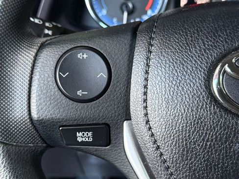 Used 2018 Toyota Corolla LE w/ Carpet Mat Package (TMS) image 23