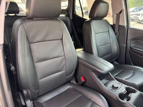 Used 2024 GMC Terrain SLT FWD image 33