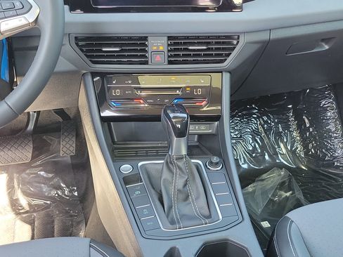 New 2026 Volkswagen Jetta SE FWD image 6