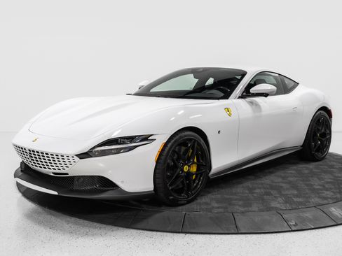 Used 2022 Ferrari Roma RWD image 2