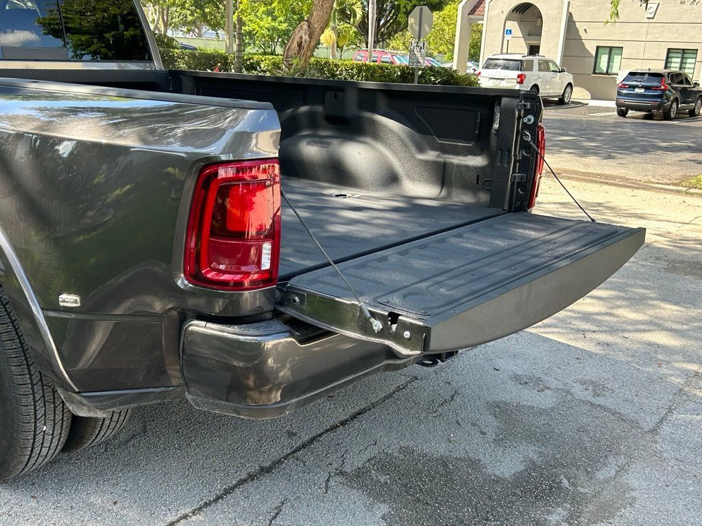 New 2026 RAM 3500 Limited AWD/4WD image 32