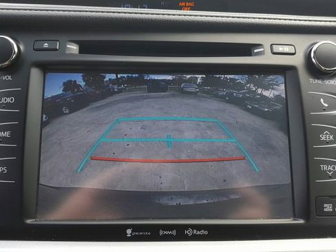 Used 2019 Toyota Highlander XLE image 25