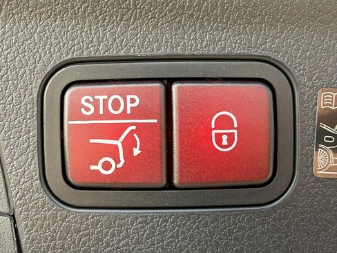 New 2026 Mercedes-Benz GLE 53 AMG 4MATIC image 13