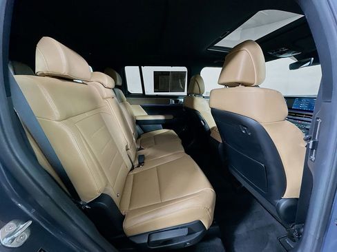 Used 2025 Hyundai Santa Fe Limited image 9