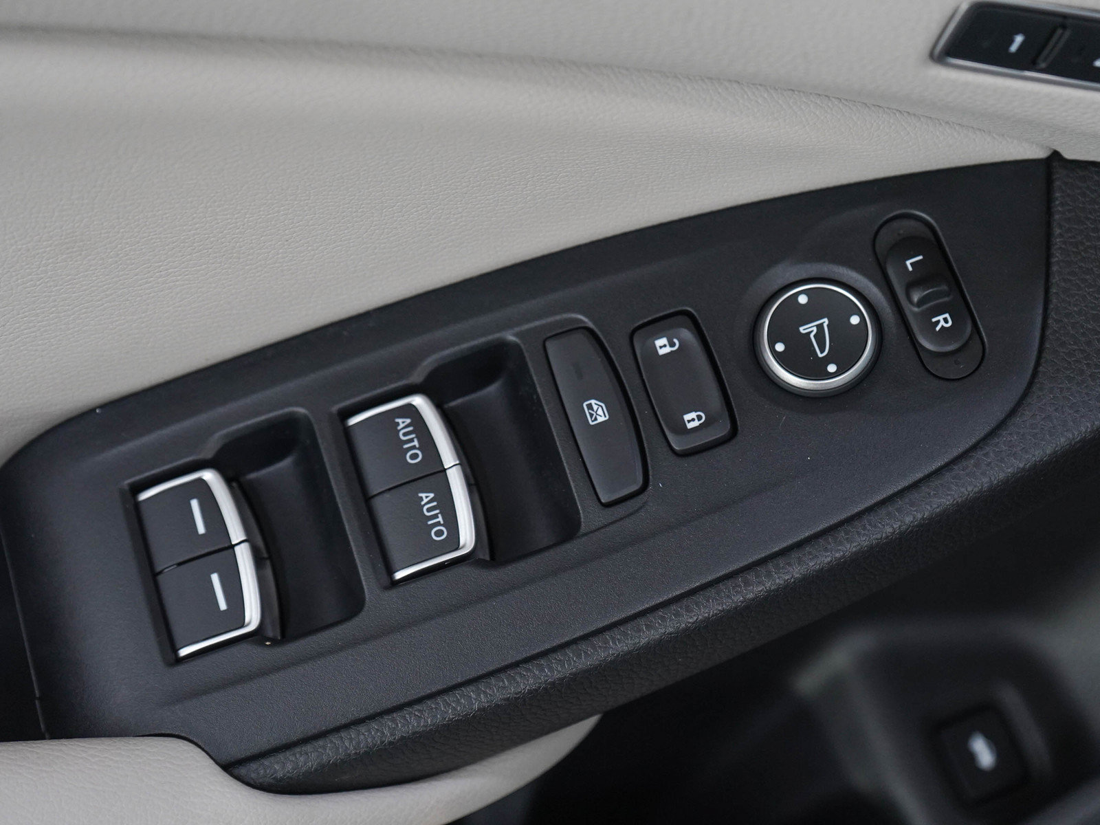 Used 2018 Honda Accord EX-L image 19