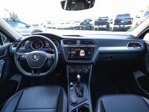 Used 2021 Volkswagen Tiguan SE w/ Panoramic Sunroof Package image 24