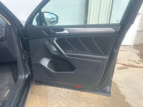 Used 2022 Volkswagen Tiguan SE AWD/4WD image 17