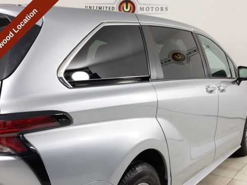 Used 2022 Toyota Sienna LE FWD image 39