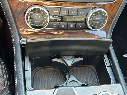 Used 2013 Mercedes-Benz SL 550 image 39