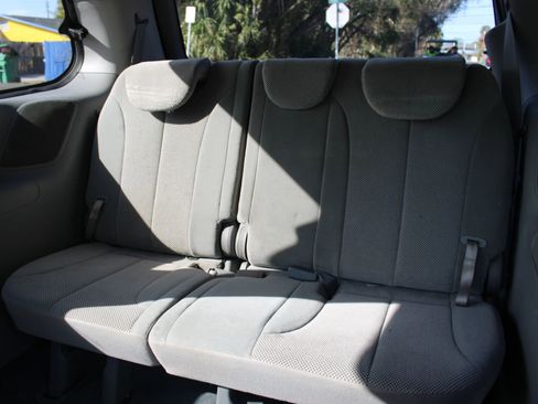 Used 2012 Kia Sedona EX image 7