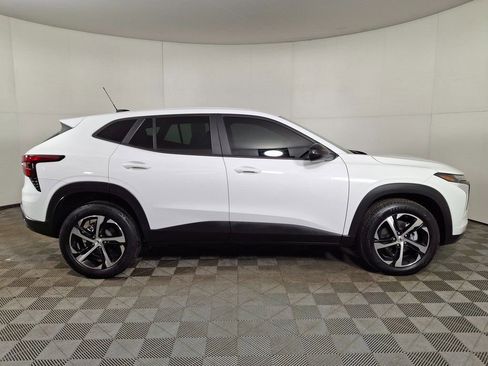 Used 2024 Chevrolet Trax RS w/ Driver Confidence Package image 6