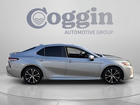 Used 2019 Toyota Camry SE w/ Convenience Package FWD image 6