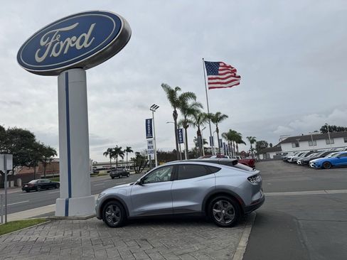 Used 2022 Ford Mustang Mach-E Select image 19