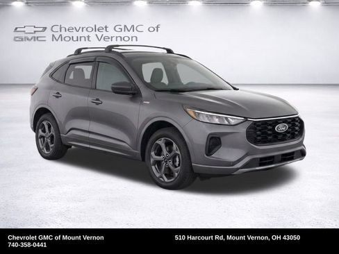 Used 2023 Ford Escape ST-Line w/ Tech Pack #1 AWD/4WD image 2