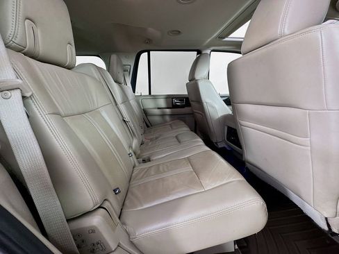 Used 2017 Lincoln Navigator Select RWD image 37
