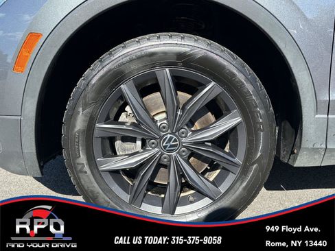 Used 2022 Volkswagen Tiguan SE AWD/4WD image 10