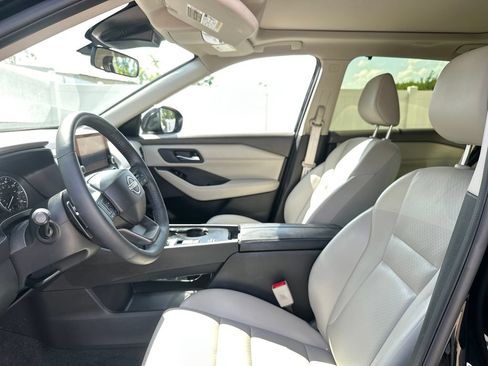 Used 2025 Nissan Rogue SV w/ SV Premium Package FWD image 41