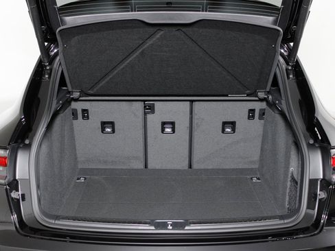 New 2026 Porsche Macan image 14