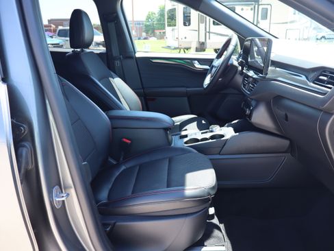 Used 2024 Ford Escape ST-Line w/ Tech Pack #1 AWD/4WD image 12