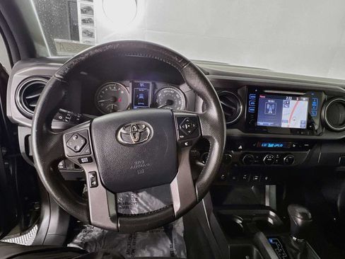 Used 2016 Toyota Tacoma TRD Sport w/ Premium & Technology Package AWD/4WD image 11