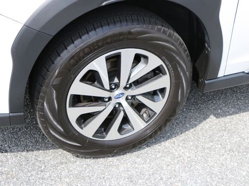 Used 2025 Subaru Outback Premium AWD/4WD image 14