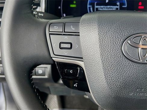 Used 2025 Toyota Camry SE image 16