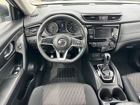 Used 2019 Nissan Rogue S w/ Special Edition Package FWD image 9