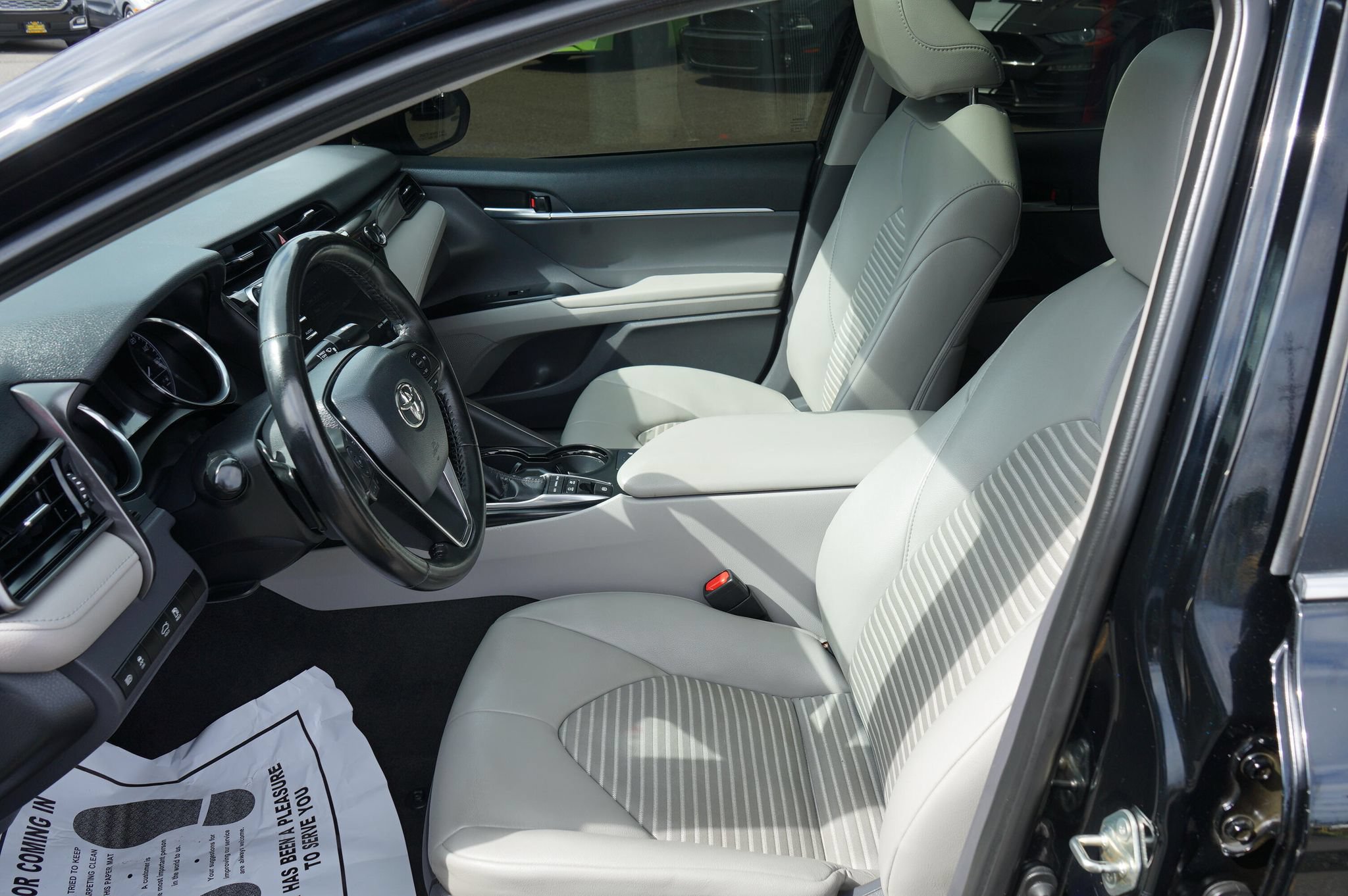 Used 2019 Toyota Camry SE w/ Audio Package FWD image 13