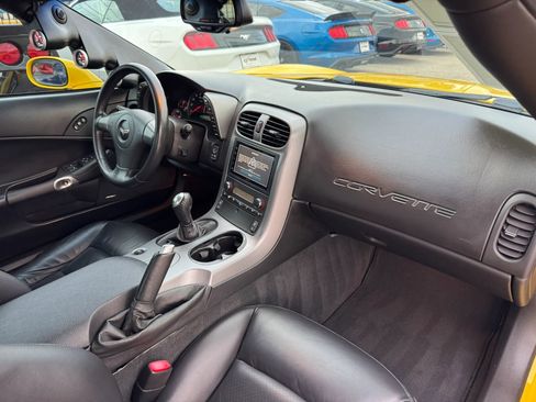 Used 2006 Chevrolet Corvette Coupe w/ Preferred Equipment Group RWD image 17