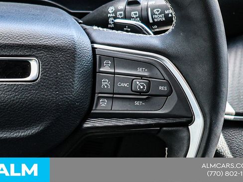 Used 2025 Jeep Grand Cherokee Altitude AWD/4WD image 28