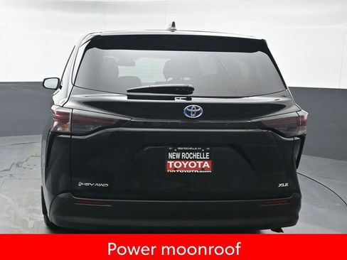Used 2025 Toyota Sienna XLE image 5