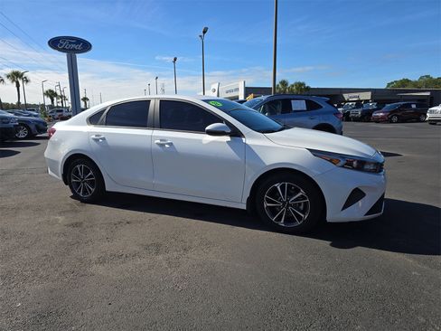 Used 2023 Kia Forte LXS w/ LXS Technology Package image 2